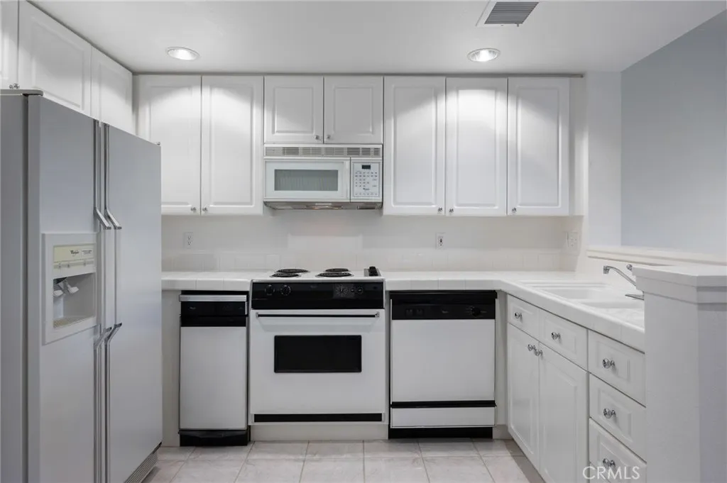 1301 Cabrillo Avenue 210, Torrance, California 90501 home-pic-3